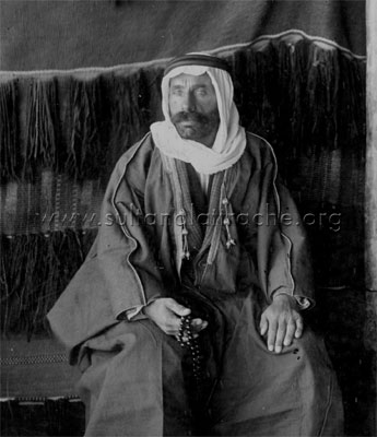 صورة لسلطان باشا في الحديثة - وادي السرحان 1930